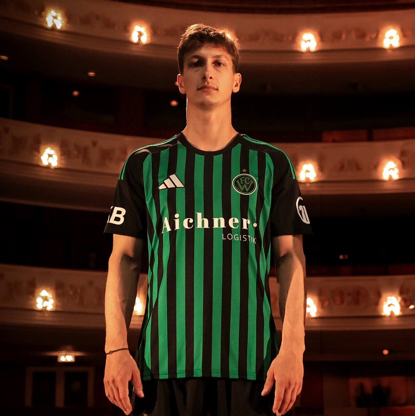 Heim-Trikot 2025/26 mit Sponsorenlogos